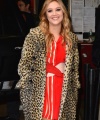 billie-lourd-leaves-live-with-kelly-and-michale-in-new-york-12-07-2015_1.jpg